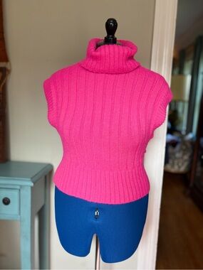 Dèluc Hot Pink Ribbed Sleeveless Turtleneck Sweater XS | Fuchsia Knit Top